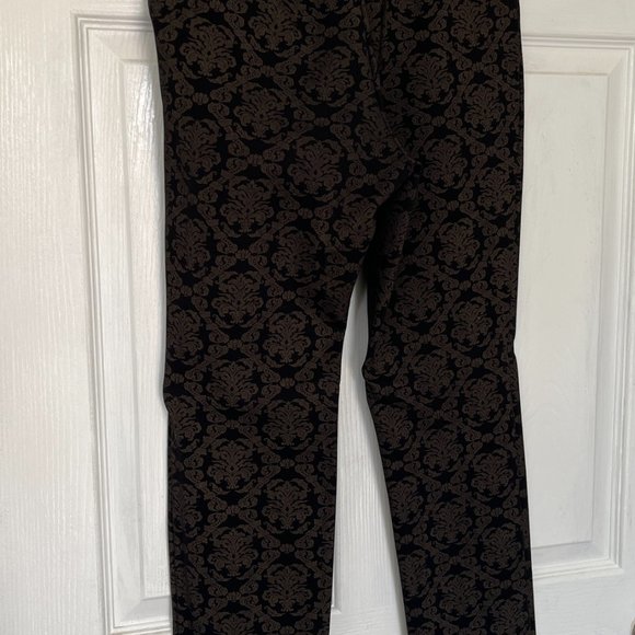 EUC Lena Gabrielle 4 Way Stretch Pull-on Pant in Dark Brocade Print - Picture 2 of 4